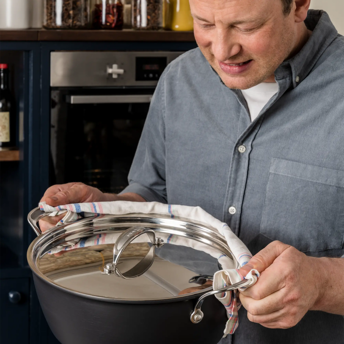 Jamie Oliver by Tefal Cooks Classic Induction Hard Anodised Big Batch Pan 30cm/7.2L + Lid