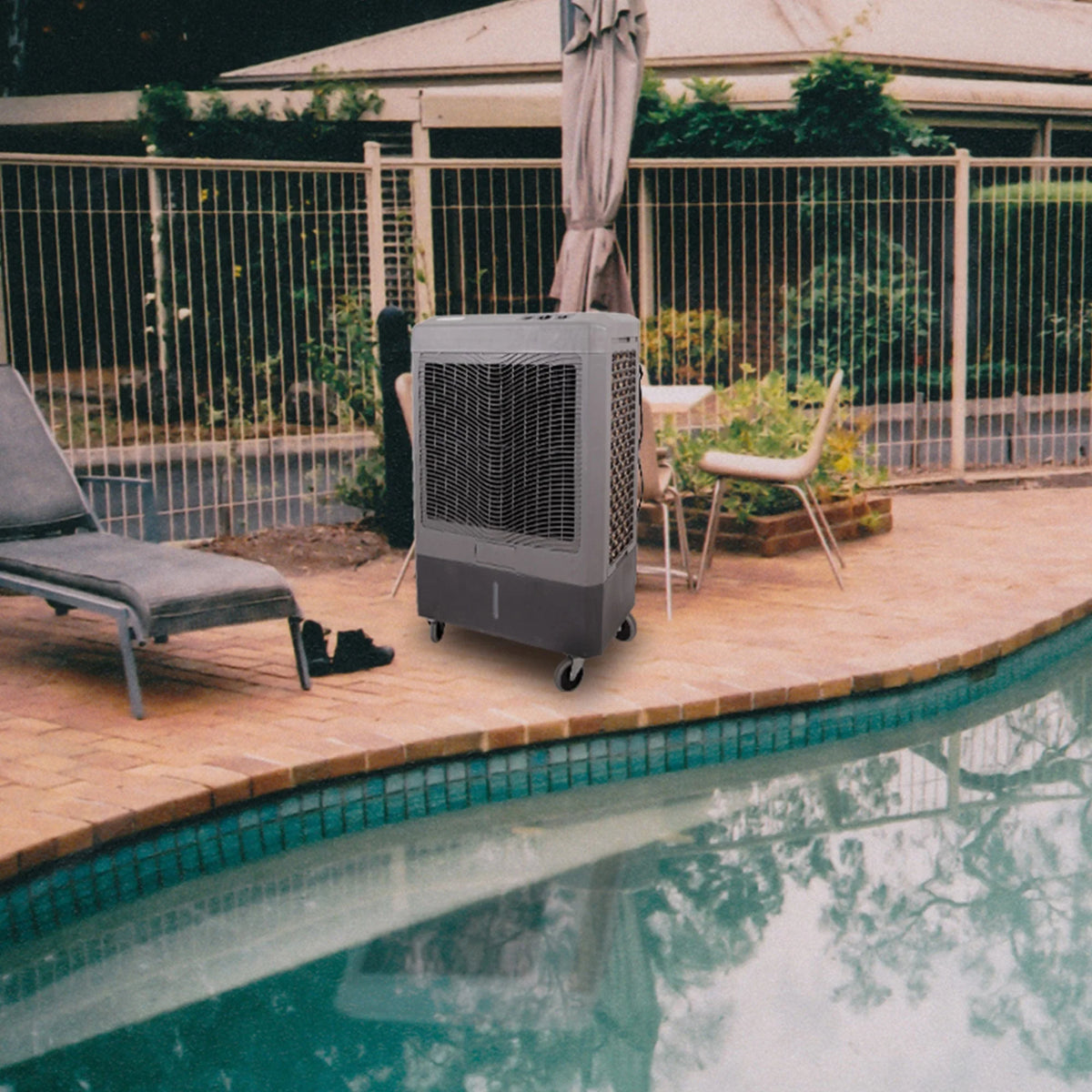 Hessaire MC61M Indoor/Outdoor Portable 1,600 Sq Ft Evaporative Swamp Air Cooler