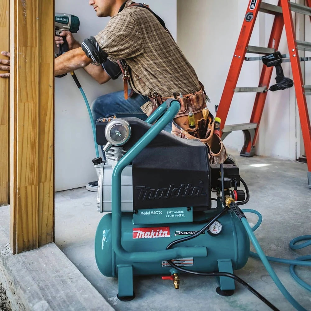 (Price/Each)Makita Compressor Air Hot Dog 2.0Hp Portable