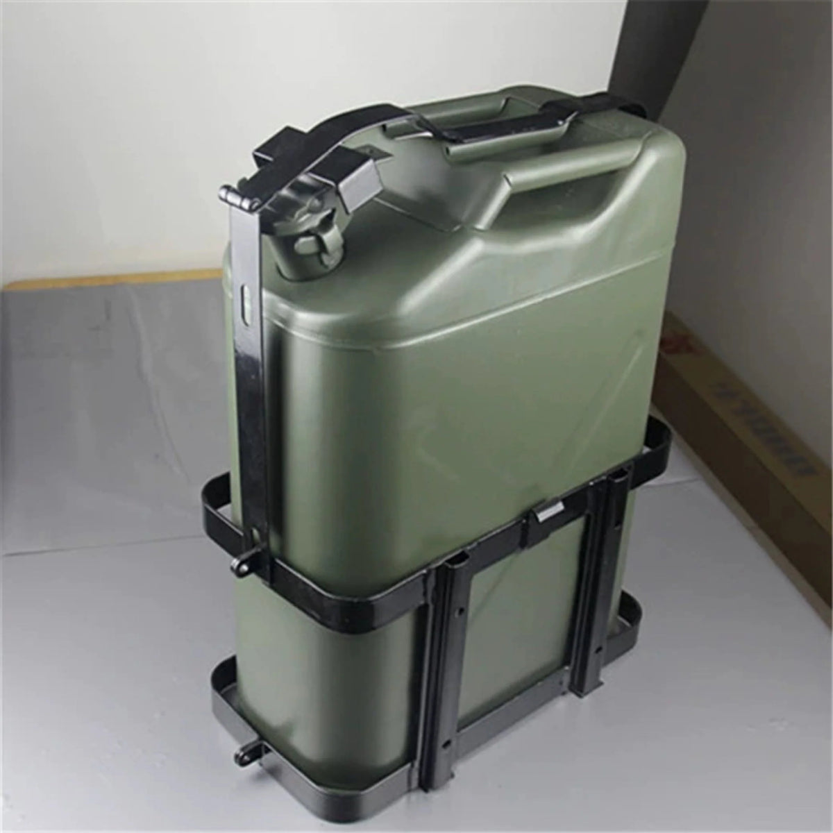 EUBUY Adjustable Metal Jerry Can Holder for 10L/20L Fuel Tank Lockable Fuel Oil Petrol Water Alcohol Container Carrier