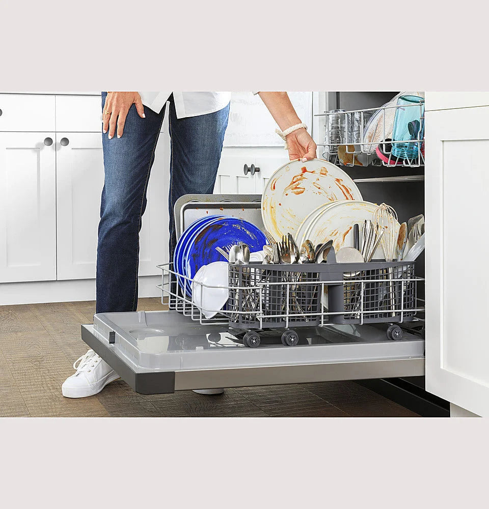 GE - Front Control Dishwasher with 60dBA - Black