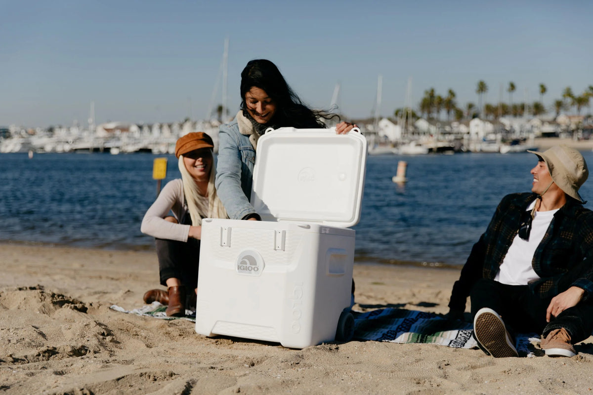 Igloo 52 QT 5-Day Marine Ice Chest Cooler with Wheels, White