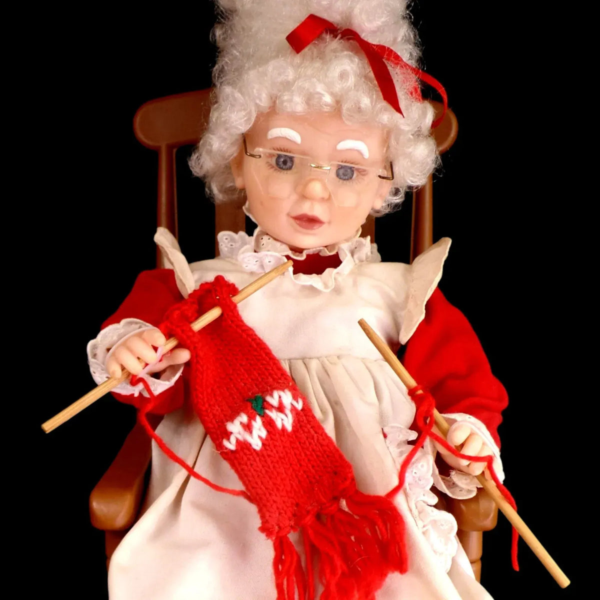 ANIMATED MRS. SANTA CLAUS in ROCKING CHAIR / KNITTING / VINTAGE 1993
