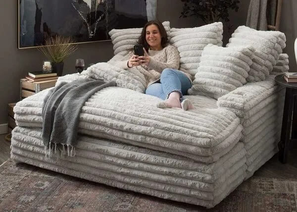 Nestle Chaise Lounge With Dual Cupholders And Charging Ports